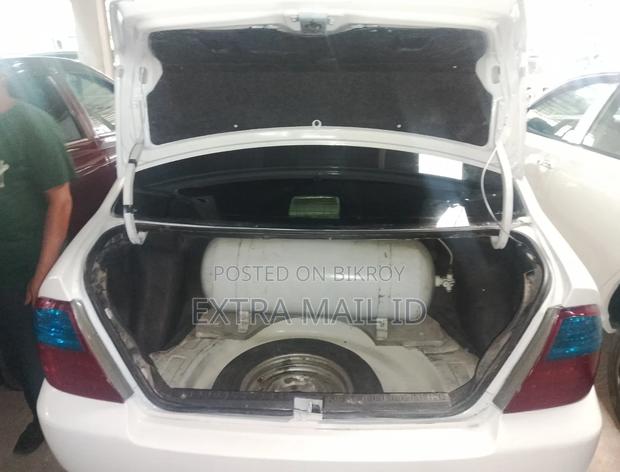 Toyota Corolla 2001 White