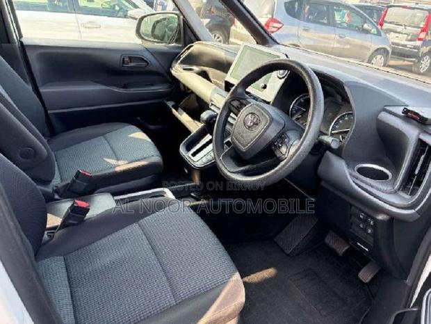 Toyota Noah 2022 Pearl