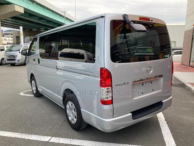 Toyota HiAce 2021 Silver
