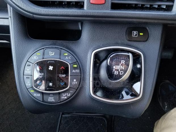 Toyota Noah 1.8 FWD Hybrid (7 Seater) 2021 Silver