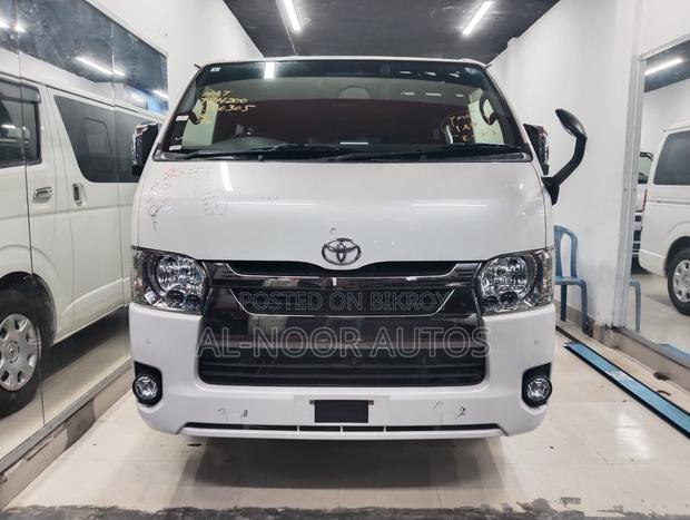 Toyota HiAce 2021 Pearl