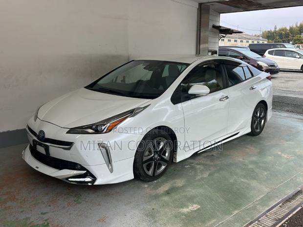 Toyota Prius 2021 Pearl