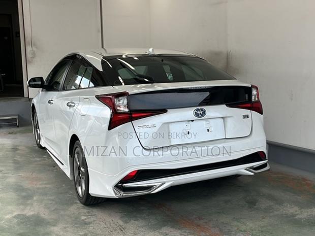 Toyota Prius 2021 Pearl