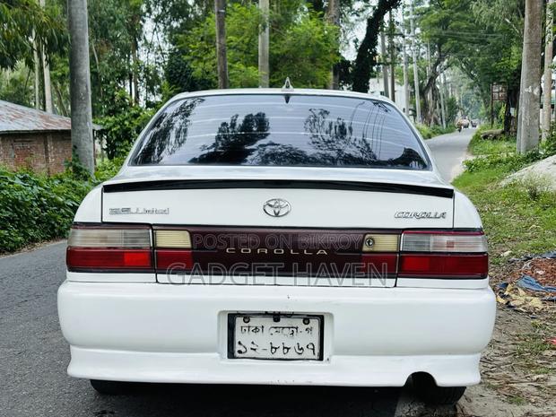 Toyota Corolla 1992 White