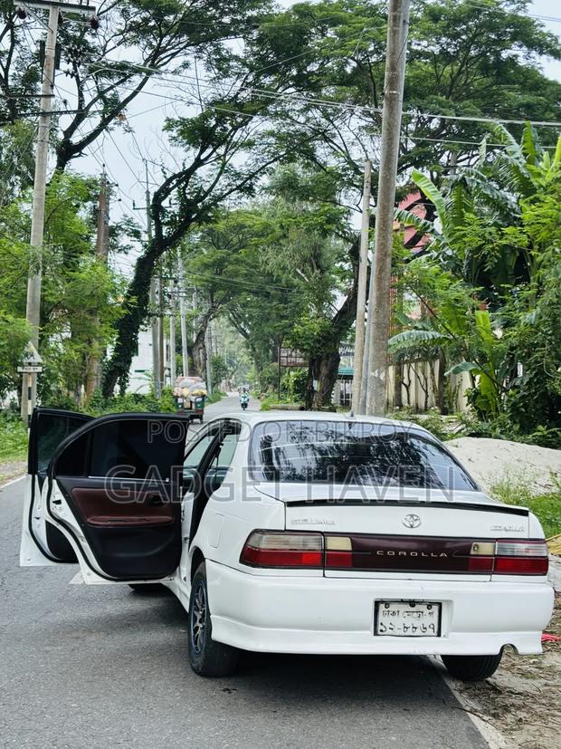 Toyota Corolla 1992 White