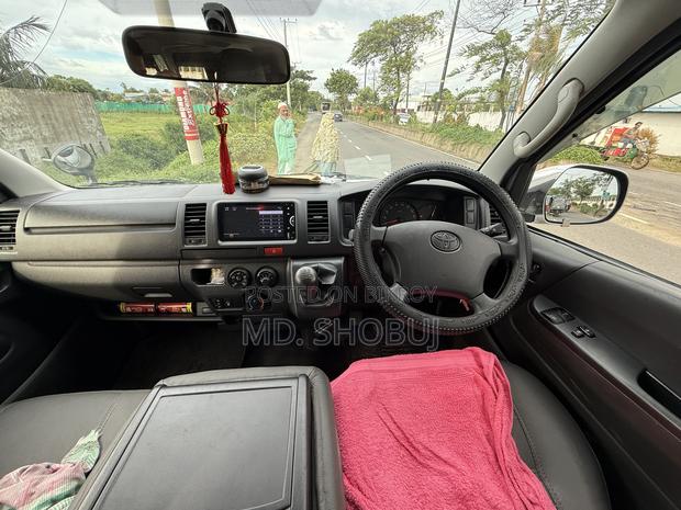 Toyota HiAce 2022 Silver