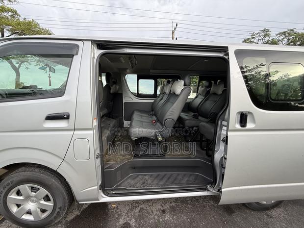 Toyota HiAce 2022 Silver