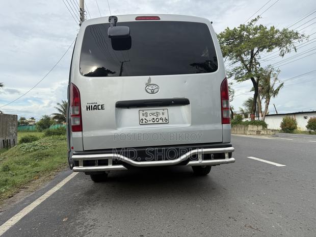 Toyota HiAce 2022 Silver