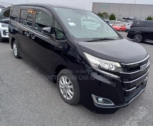 Toyota Noah 2021 Black