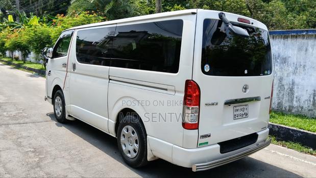 Toyota HiAce 2019 Off White