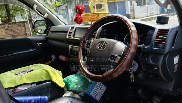Toyota HiAce 2019 Off White