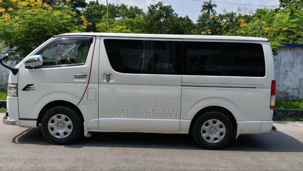 Toyota HiAce 2019 Off White