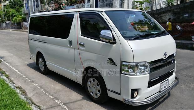 Toyota HiAce 2019 Off White
