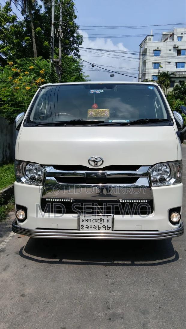 Toyota HiAce 2019 Off White