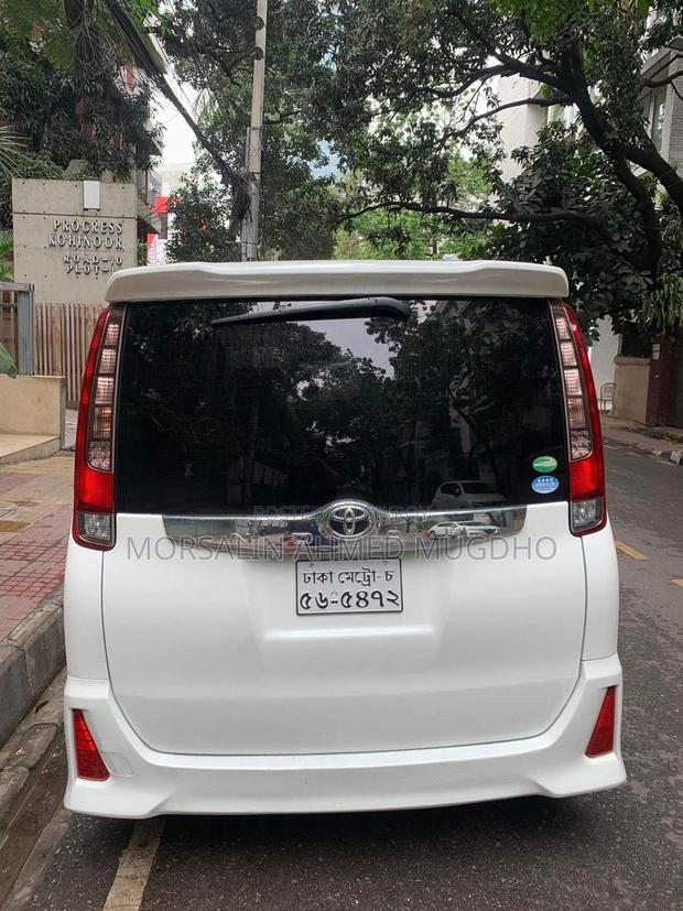 Toyota Noah 2.0 AWD (7 Seater) 2017 Pearl
