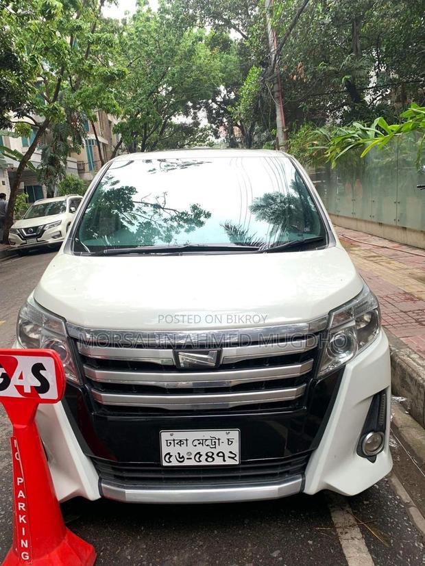 Toyota Noah 2.0 AWD (7 Seater) 2017 Pearl