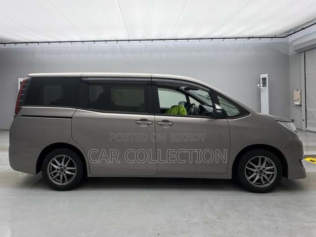 Toyota Noah 2021 Brown