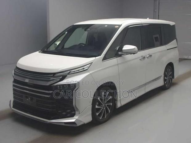 Toyota Voxy 2023 Pearl