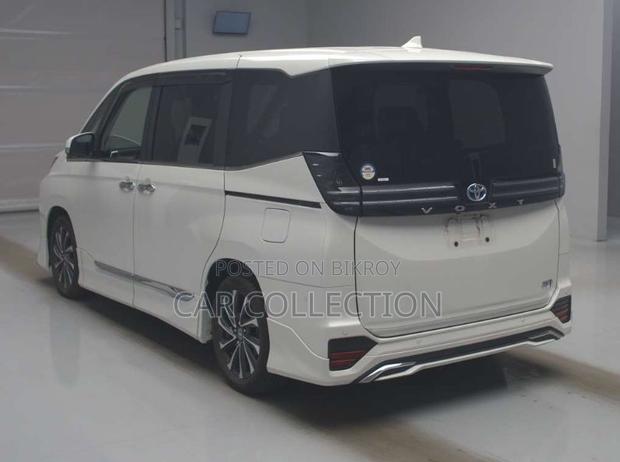 Toyota Voxy 2023 Pearl