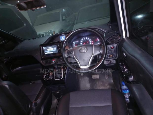 Toyota Noah 2.0 AWD (7 Seater) 2017 Pearl