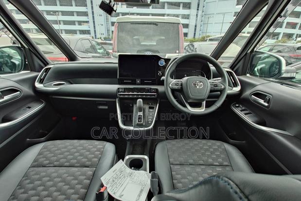 Toyota Voxy 2022 Pearl