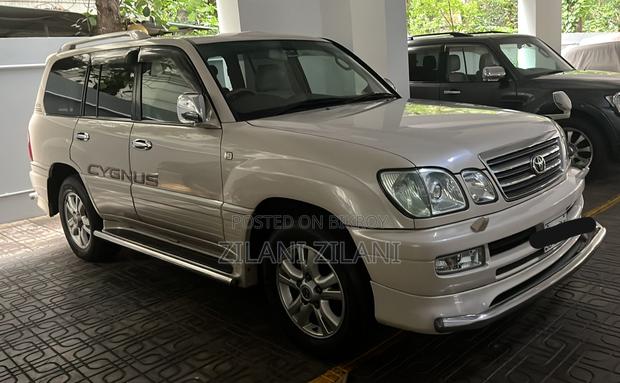 Toyota Land Cruiser Cygnus 4.7 2003 Gold