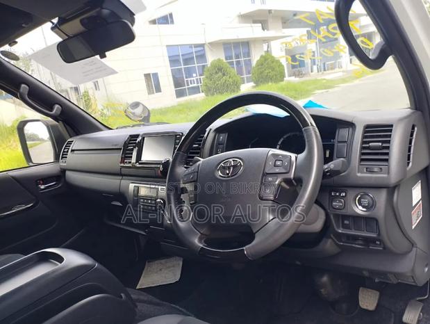 Toyota HiAce 2021 Pearl