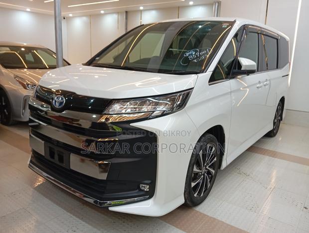Toyota Noah 2022 White
