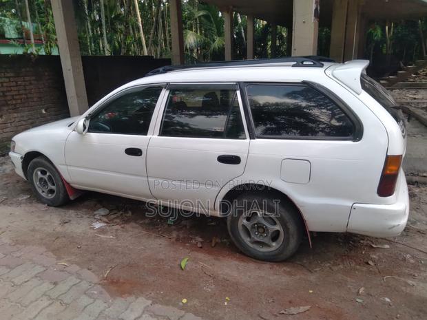 Toyota Corolla 2000 White