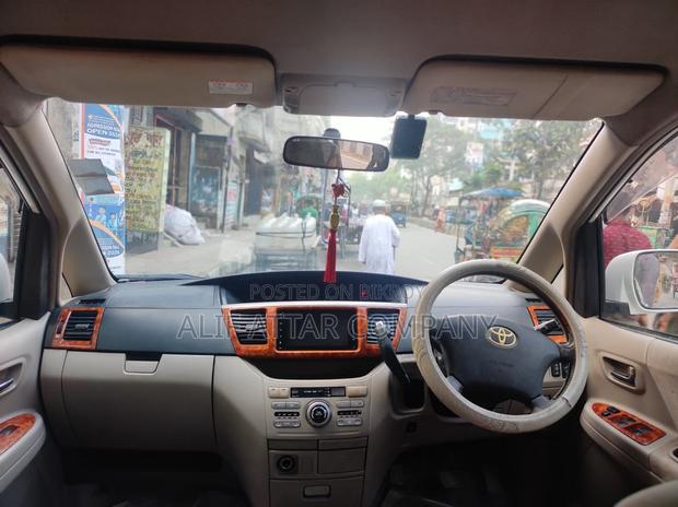 Toyota Noah 2004 Pearl