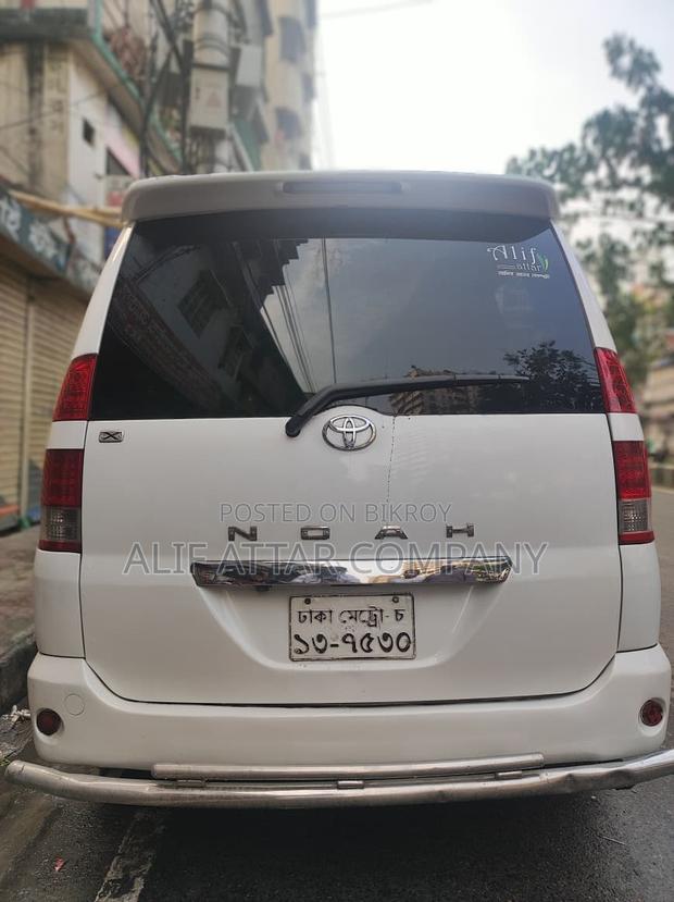 Toyota Noah 2004 Pearl