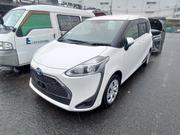 Toyota Sienta 2021 White for sale