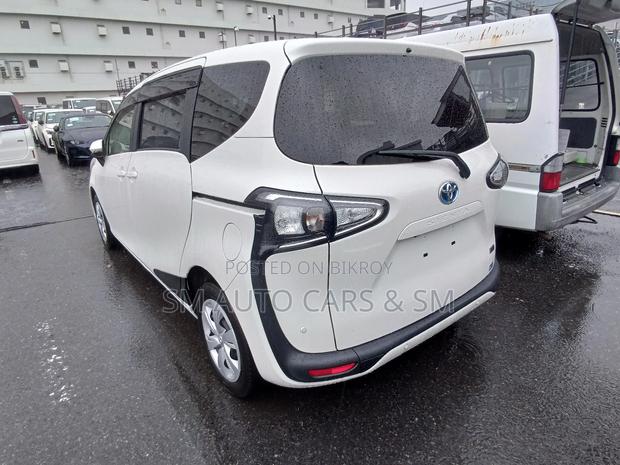 Toyota Sienta 2021 White