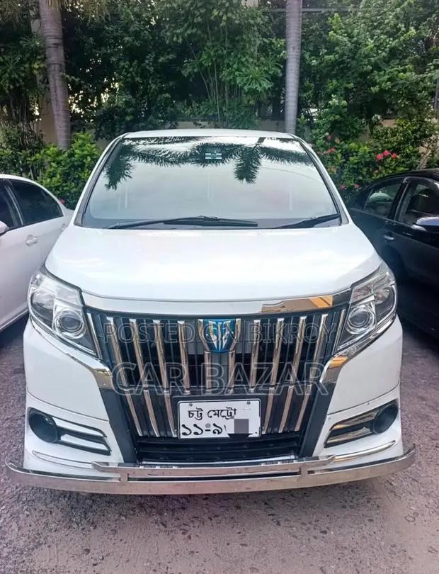 Toyota Noah 2017 Off White