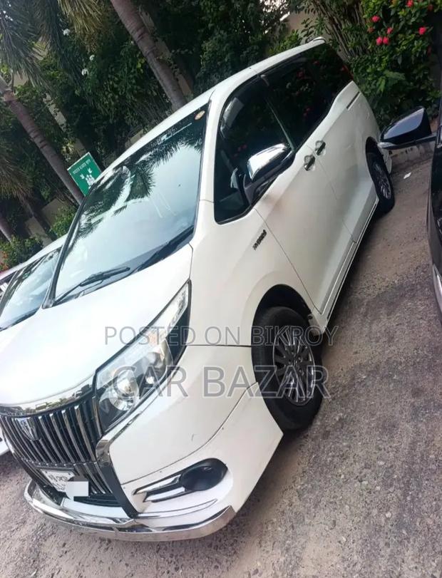 Toyota Noah 2017 Off White