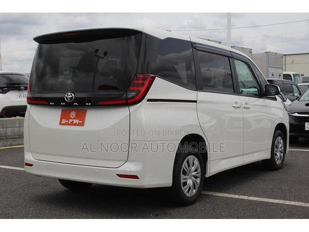 Toyota Noah 2022 White