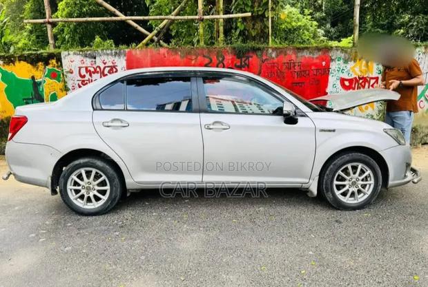 Toyota Axio 2013 Silver