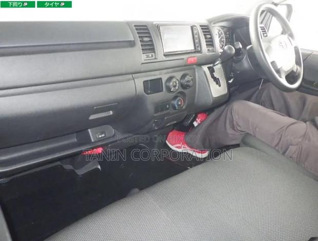 Toyota HiAce 2021 Silver