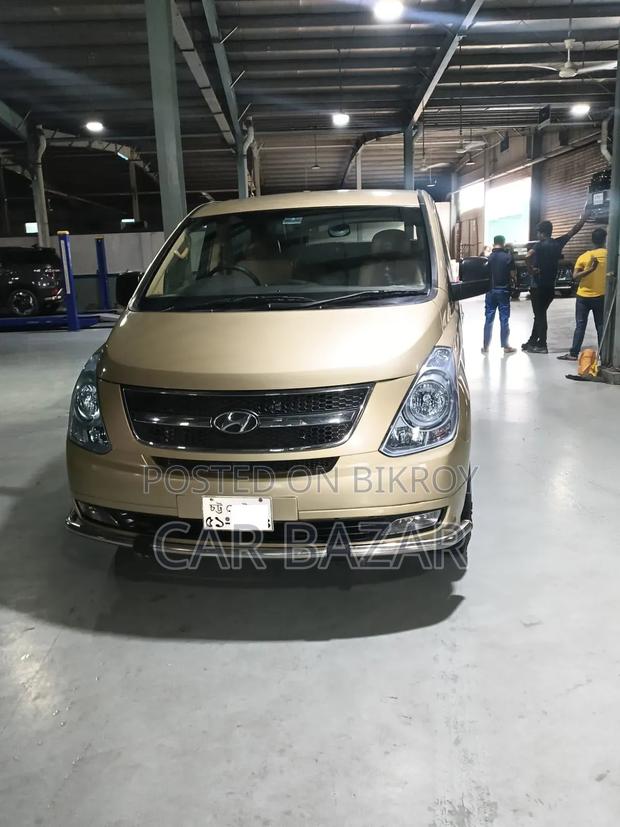 Hyundai H1 2.4 GLS 2010 Gold