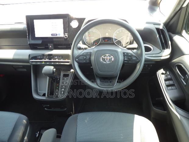 Toyota Noah 2022 Pearl