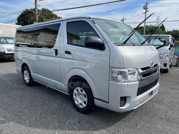 Toyota HiAce 2021 Silver