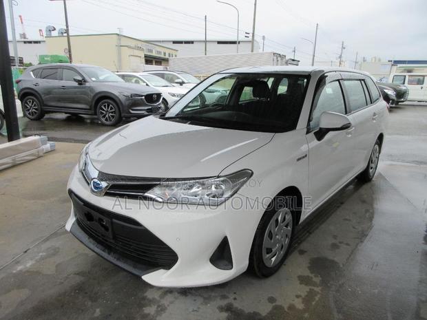 Toyota Corolla Fielder 1.5 Hybrid FWD 2021 Pearl