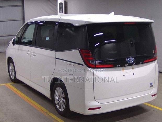 Toyota Noah 2023 Pearl