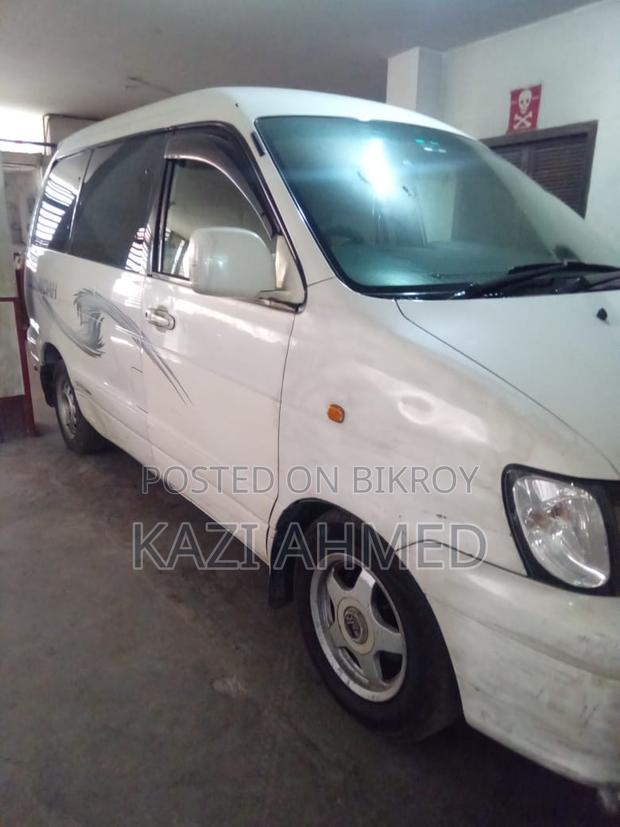 Toyota Noah 2.0 AWD (8 Seater) 2001 Pearl