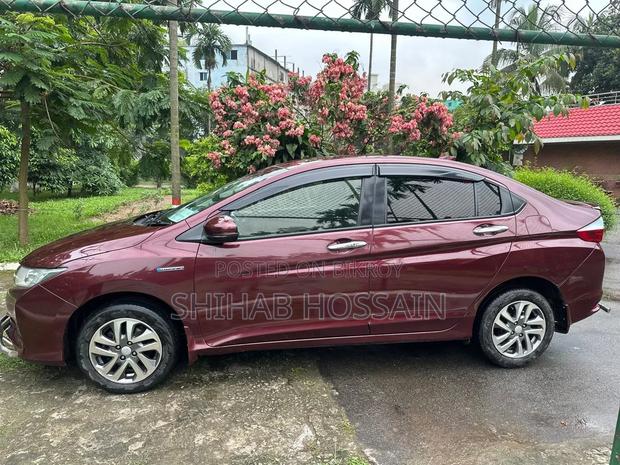 Honda Grace 2015 Red