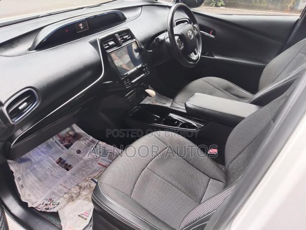 Toyota Prius 2018 Pearl