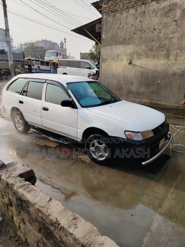 Toyota Corolla 2001 White