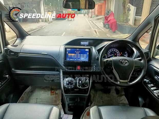 Toyota Esquire 1.8 FWD Hybrid (7 Seater) 2019 Pearl