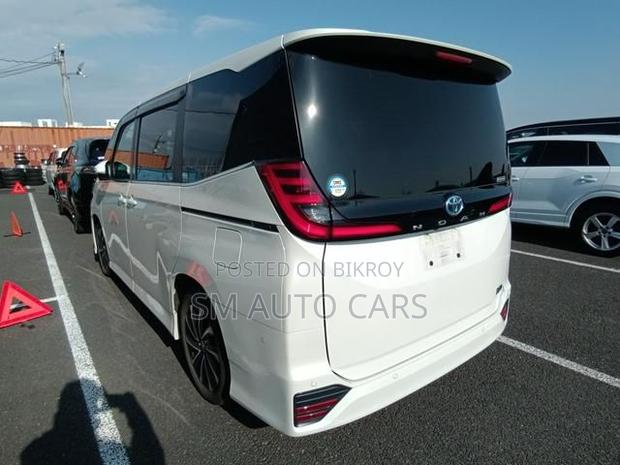 Toyota Noah 2023 Pearl