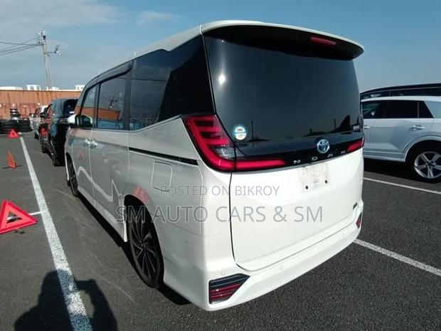 Toyota Noah 2023 Pearl